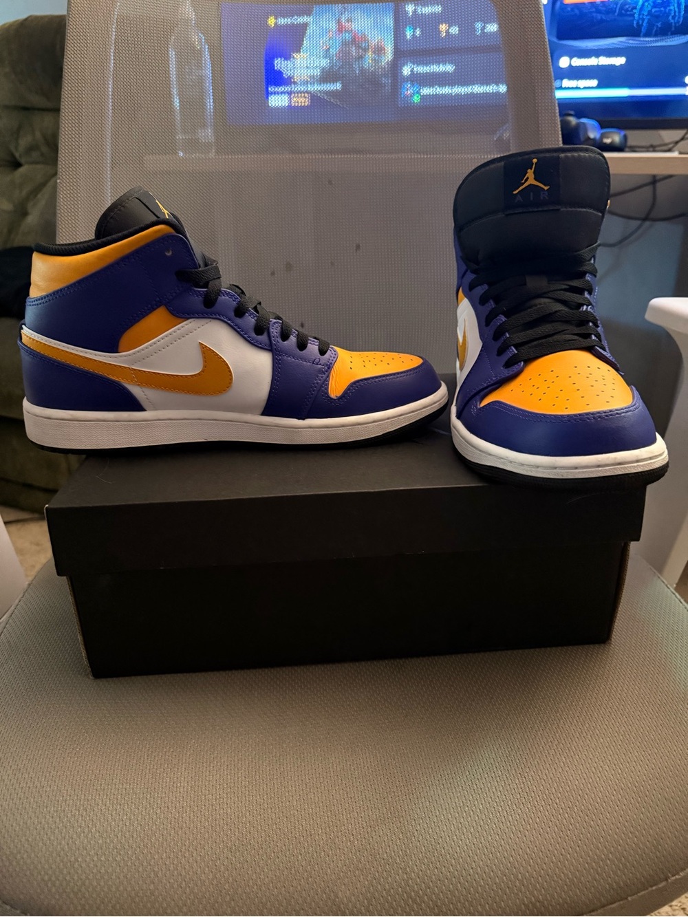 Jordan 1 Mid Dia de los Muertos Men's size 10 (Shoe box not included)